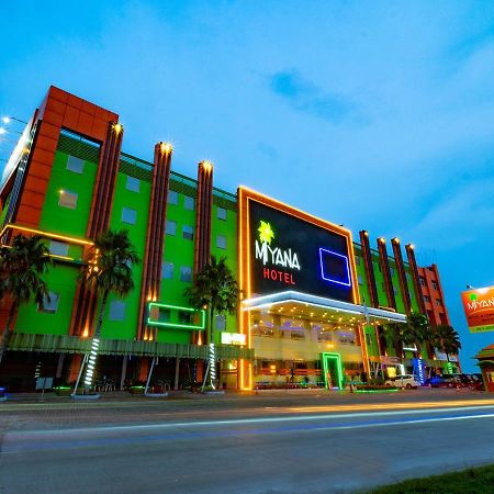 Miyanna Hotel Medan Esterno foto