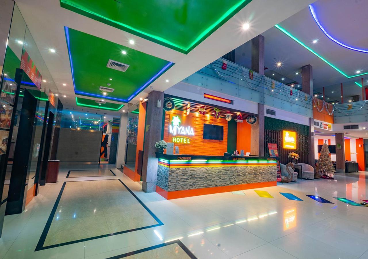 Miyanna Hotel Medan Esterno foto