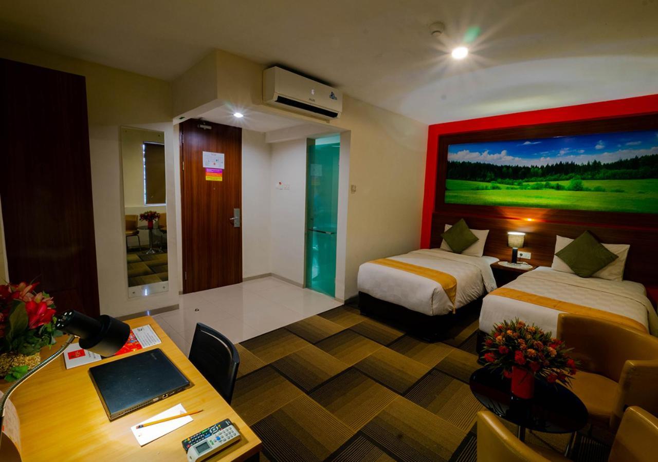 Miyanna Hotel Medan Esterno foto