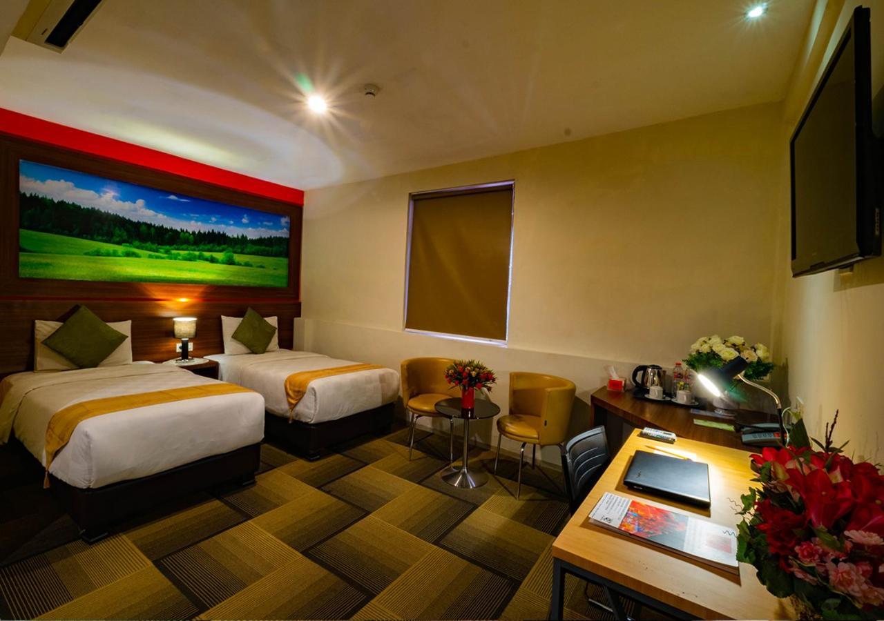 Miyanna Hotel Medan Esterno foto