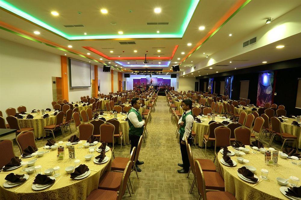 Miyanna Hotel Medan Esterno foto