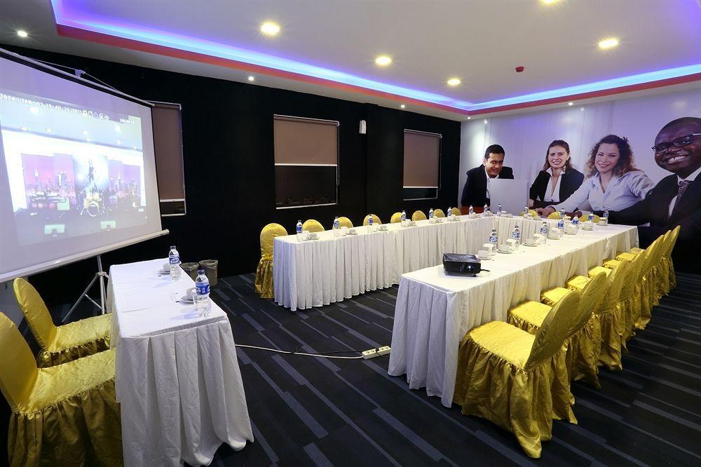 Miyanna Hotel Medan Esterno foto