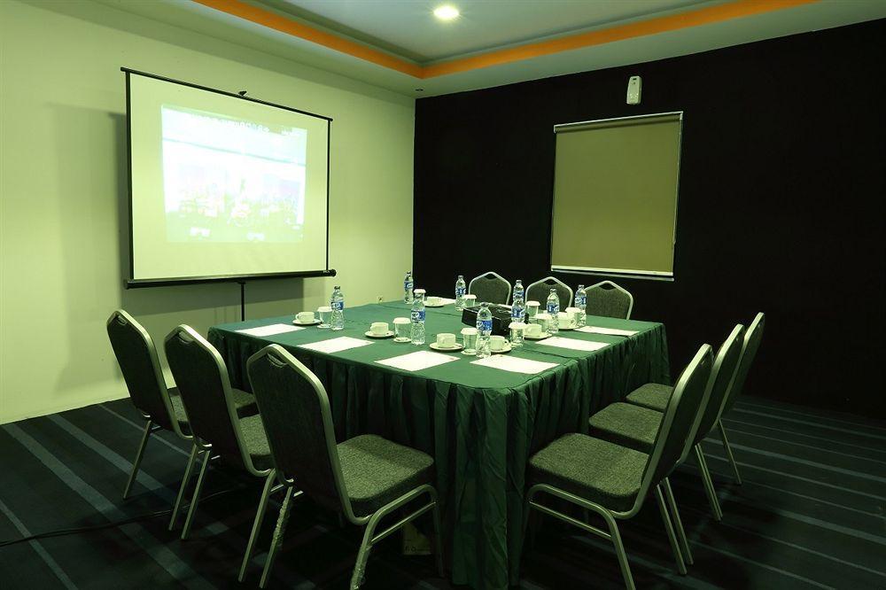 Miyanna Hotel Medan Esterno foto