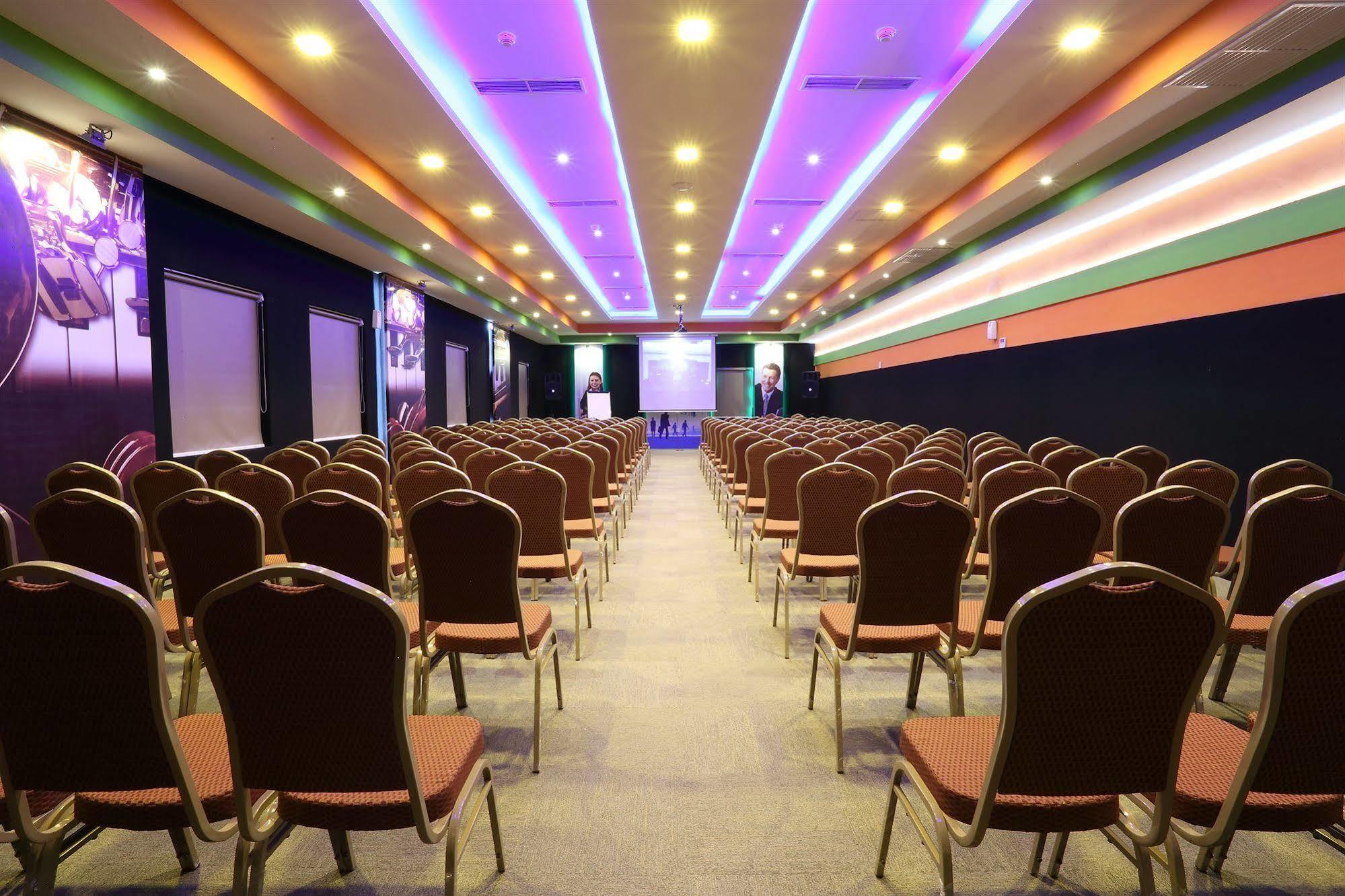 Miyanna Hotel Medan Esterno foto