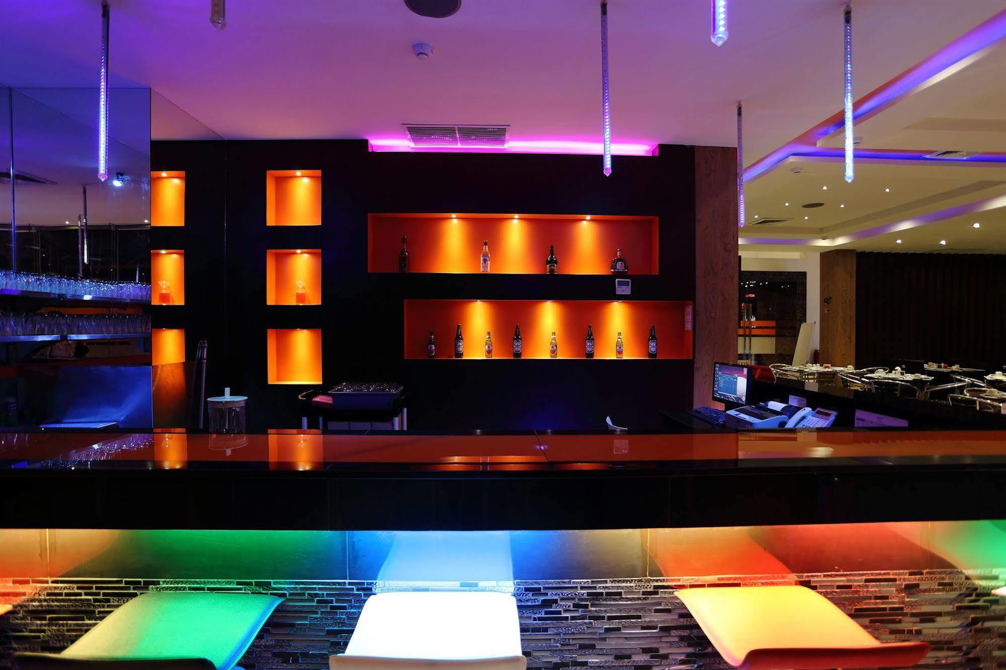 Miyanna Hotel Medan Esterno foto
